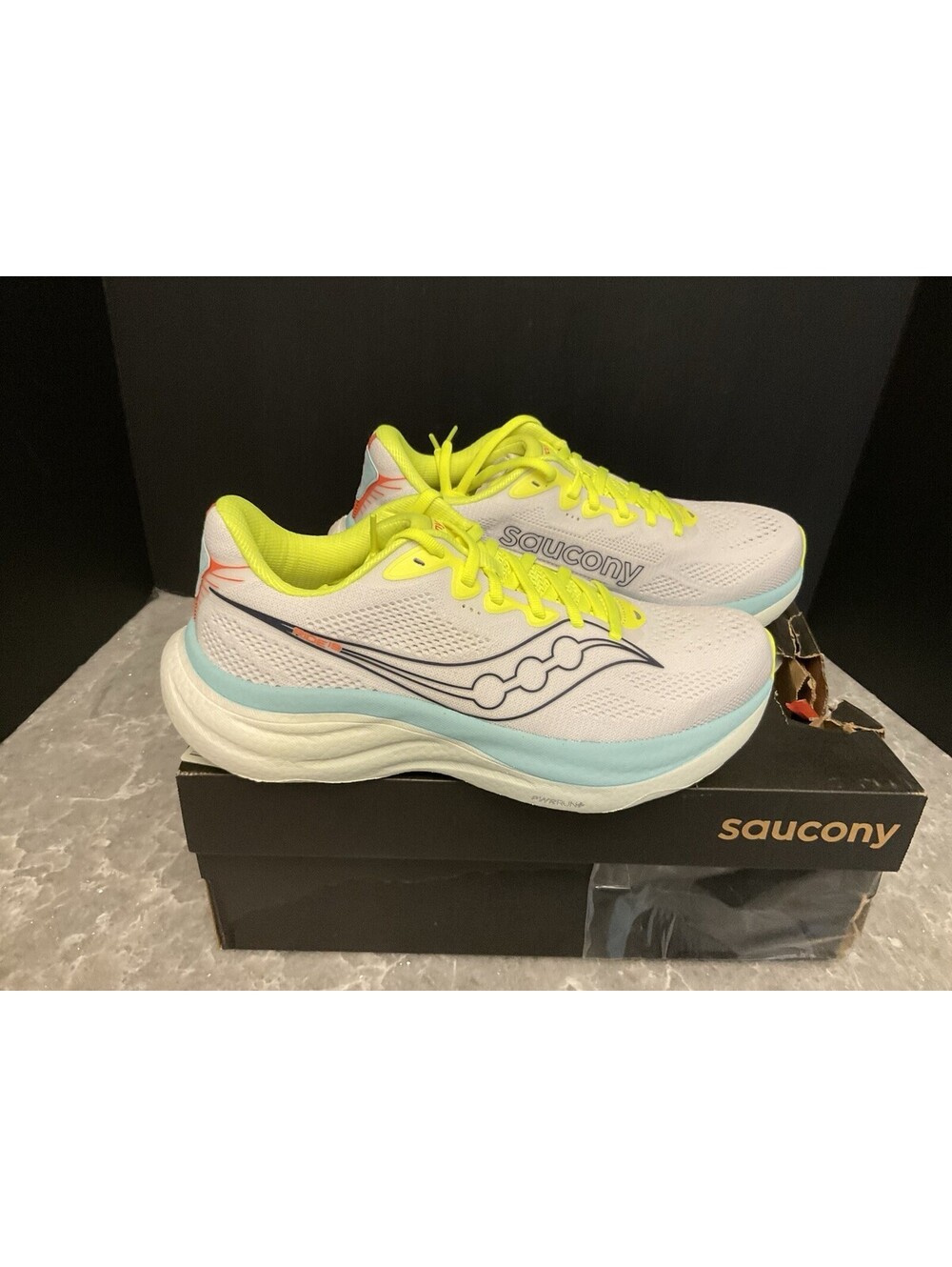 New! Womens Saucony Ride 19 White/Splash Athletic Running Shoes. Size 9. Nice!